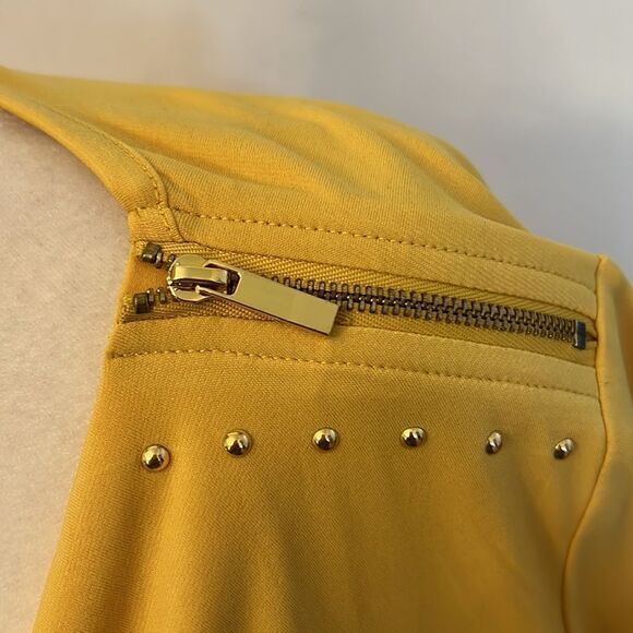 Carmen Carmen Marc Valvo yellow short sleeve cowl neck blouse Size 2X - Picture 3 of 10